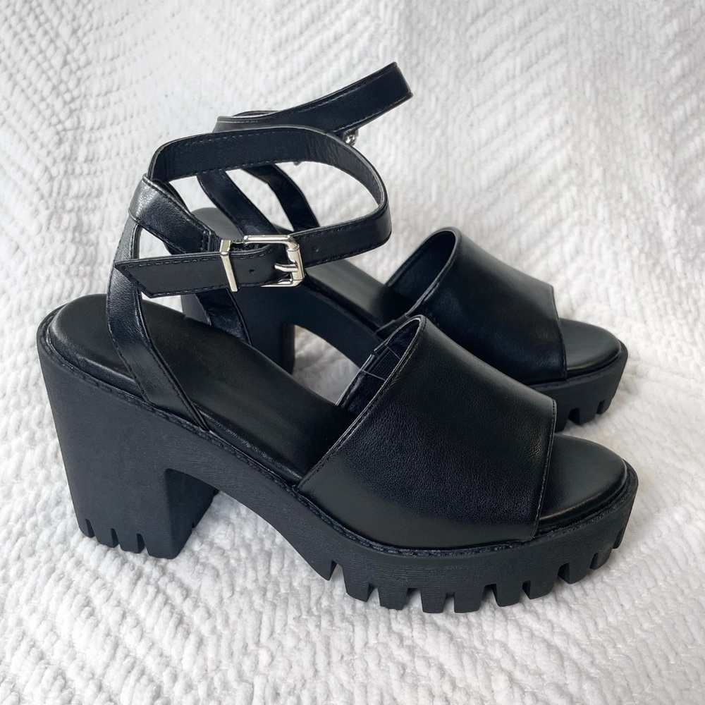 Black Adjustable Ankle Strap Chunky Block Heel Sandal - Picture 4 of 5